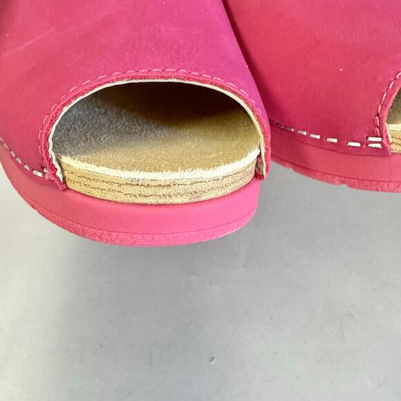 Dansko Ravyn peep-toe sandal in fuchsia milled nubuck Euro Size 38 US 8.5/9 - Picture 7 of 16